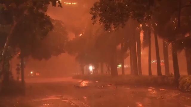 RIGHT NOW #Irma is less than 65 km away from Key West; this is what it looks like in #Miami. смотреть онлайн