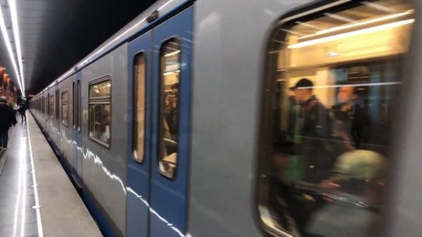 81-760/761 Ока На станции Мичуринский проспект