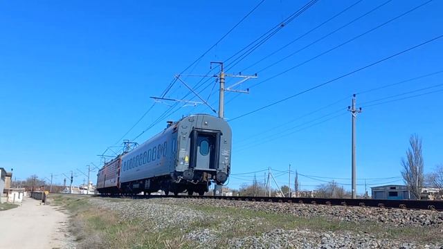 ВЛ10-1869 с вагоном ГСЭ проследует район Авиагородок+приветливая бригада! [АПРЕЛЬ КЖД 2024] смотреть онлайн