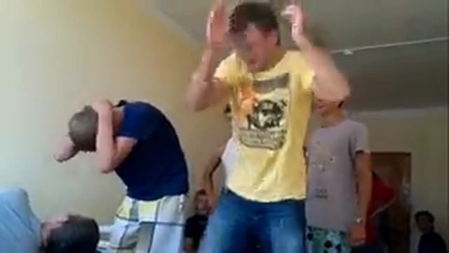 Ушан vs Сап)) смотреть онлайн