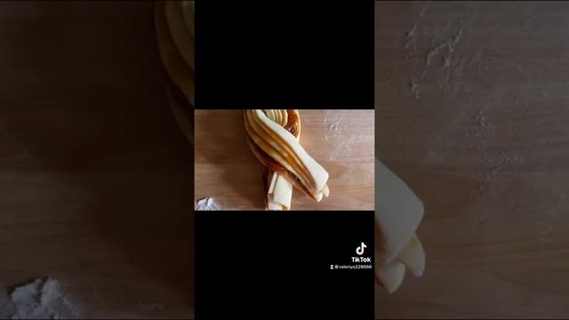 Выпечка 🥐 коса с джемом из абрикос + инжирный персик 🍑 и курагой