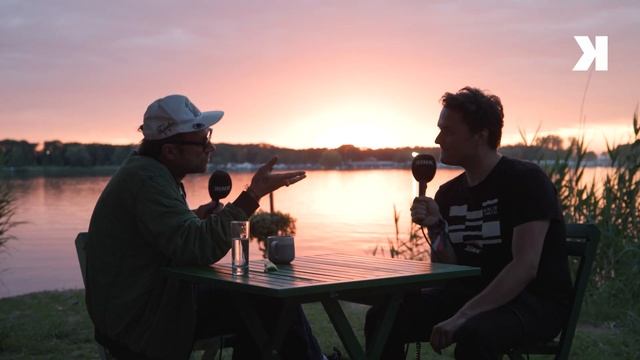 Een "Glorious setting", zonsondergang en Damon Albarn van Gorillaz смотреть онлайн