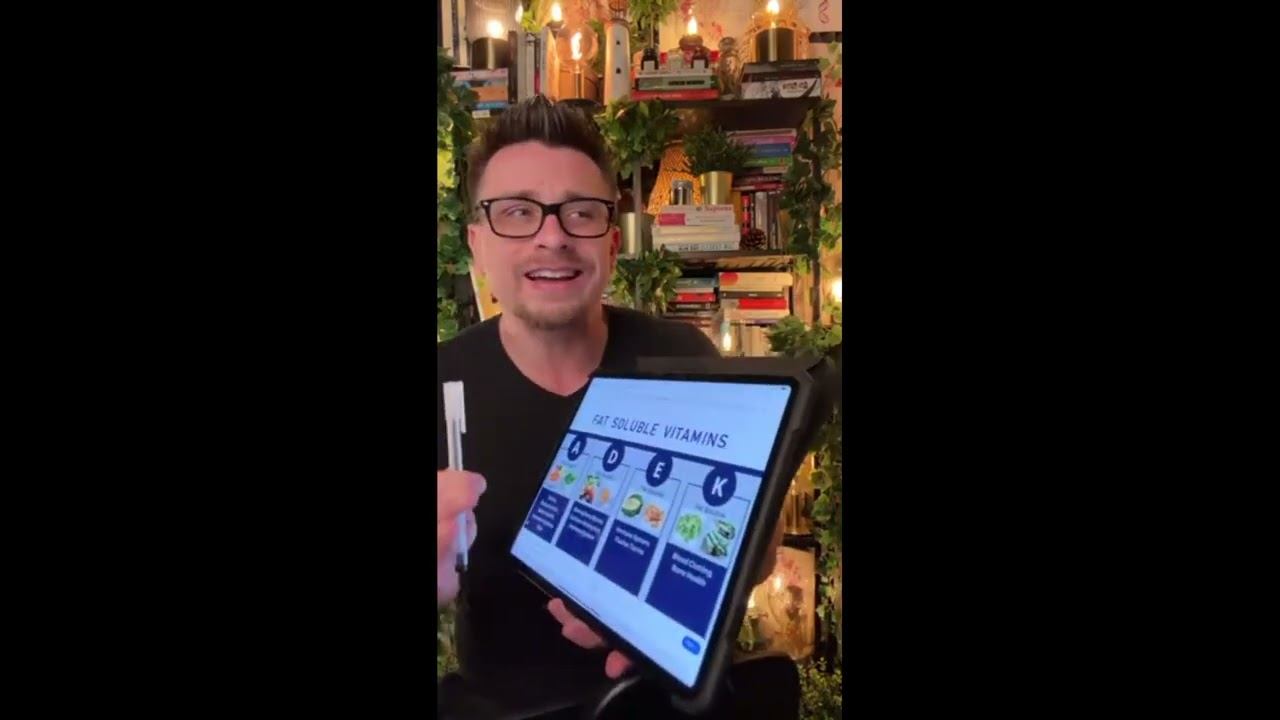 Каких витаминов не хватает из еды ! Обязательные витамины в осенней зимний период! смотреть онлайн