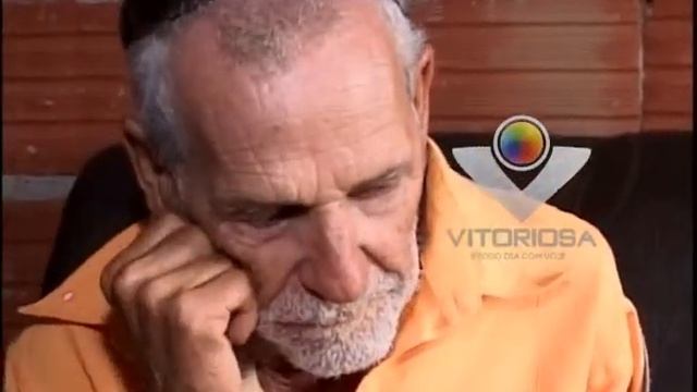 Há um ano a Secretaria de Saúde enrola seu Raul Zeferino e não resolve o problema dele смотреть онлайн