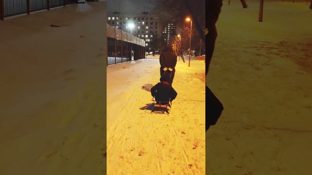 Зима, волшебство, чудеса, подарки под ёлочкой в подъезде! 🎄 смотреть онлайн