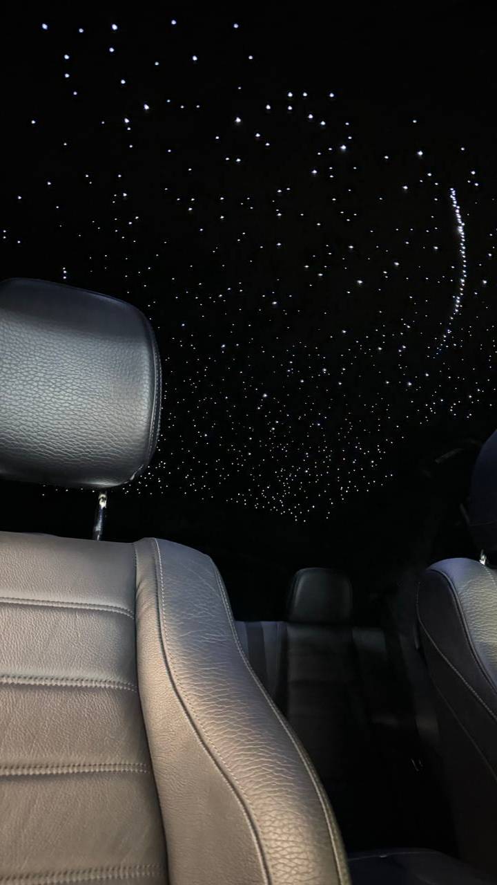 Процесс создания звездного неба в автомобиле, результат в конце видео смотреть онлайн