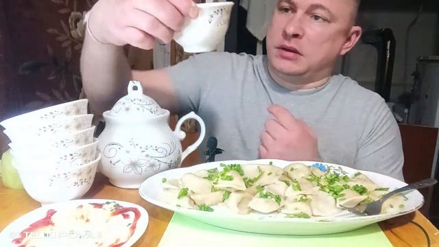 мукбанг/обжор/вареники с картошкой/ смотреть онлайн