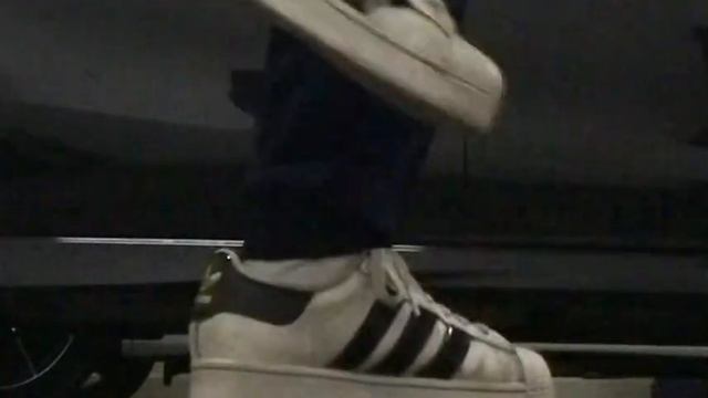 [ASMR]Adidas superstar bold step on the floor смотреть онлайн