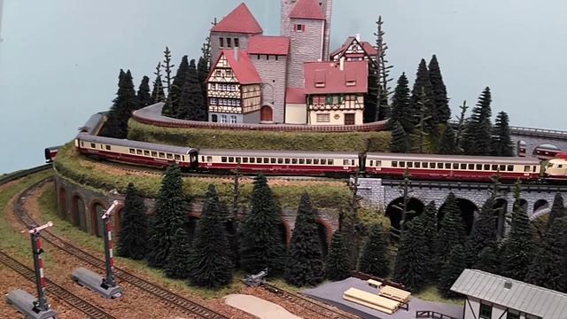FLEISCHMANN TEE W/ SOUND!! TRANS EUROP EXPRESS N SCALE SCENIC RIDGE SPUR N MODELLSBAHN DB BR 103 OO смотреть онлайн