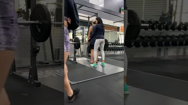 Girls messing around with boys at the gym смотреть онлайн