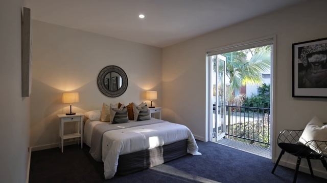 Immaculately Modern Home Immersed in Northerly Light -32 Hansard Street, Zetland смотреть онлайн