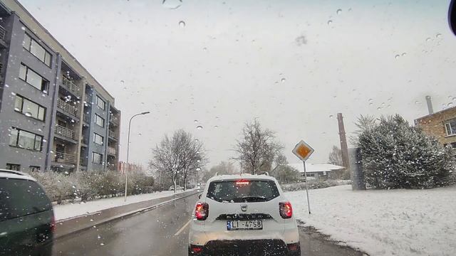 У НАС СНЕГ И МОРОЗ 23 АПРЕЛЯ . ВОТ ТАК Я ОТВОЖУ В ШКОЛУ НА РАБОТУ СВОЮ ЛЮБИМУЮ ЖЕНУ НАТАЛЬЮ смотреть онлайн