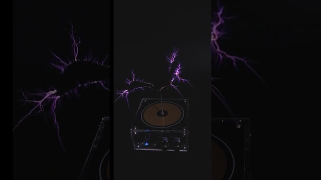 tesla Coil Music 10 #tesla #shorts смотреть онлайн