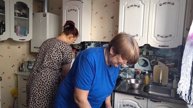 Ейск ! Парни на доме Ура кладка завершена ! Оля на работе, мы с Катей в паре для вас на кухне ! смотреть онлайн