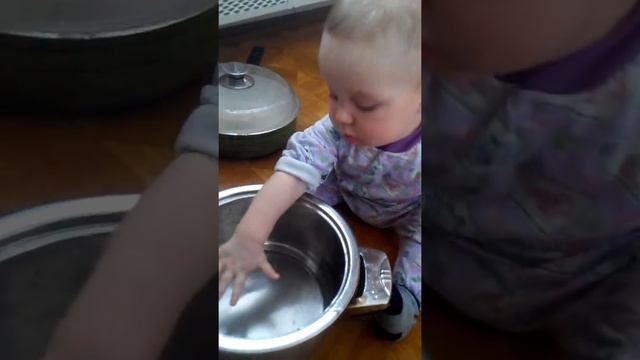 Мальчик занят по кухне смотреть онлайн