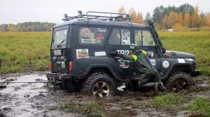 Уаз по бездорожью. Катаемся на Уазе по грязи.