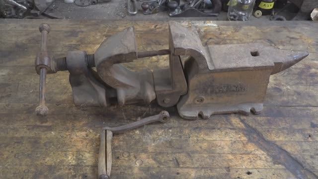 Реставрация странных тисков смотреть онлайн