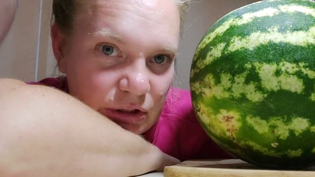 Осень в Адлере🍂🍁Блинчики с мясом😋Разделываю арбуз🍉 смотреть онлайн