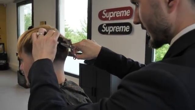 $1 Haircut VS $1000 Haircut [ASMR] смотреть онлайн