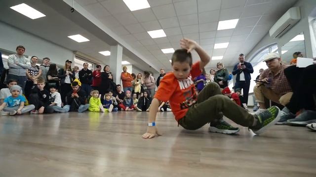 I ONE vs Шайтаров Иван | TOP 32 | BBOYS 1x1 7-10 лет | BREAKING BEEF смотреть онлайн
