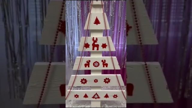 И вот она, нарядная, на праздник к нам пришла смотреть онлайн