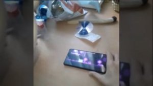 Школьник играл в Geometry Dash и разбил люстру