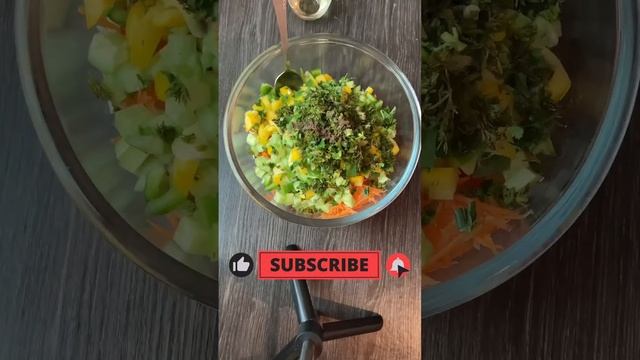 Салат из капусты с огурцом и перцем _cabbage salad #salad #cabbage #лайфхак #shorts #youtube #1k смотреть онлайн