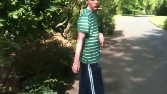 James going through Botanic gardens to the shop смотреть онлайн