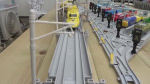 Играем с поездами Чаггингтона на тренировочном поле депо ☆ Поезд Plarail Shinkansen & JR