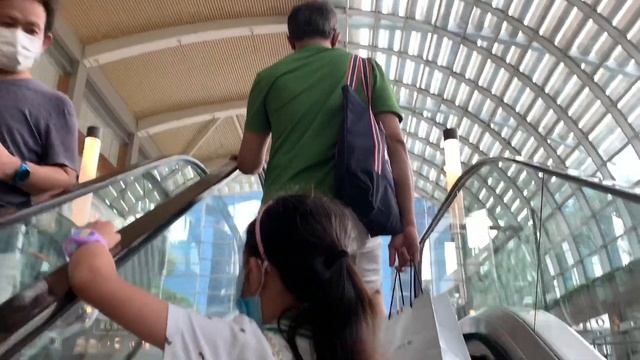 World's First Floating Apple Store | Marina Bay Sands | Singapore смотреть онлайн