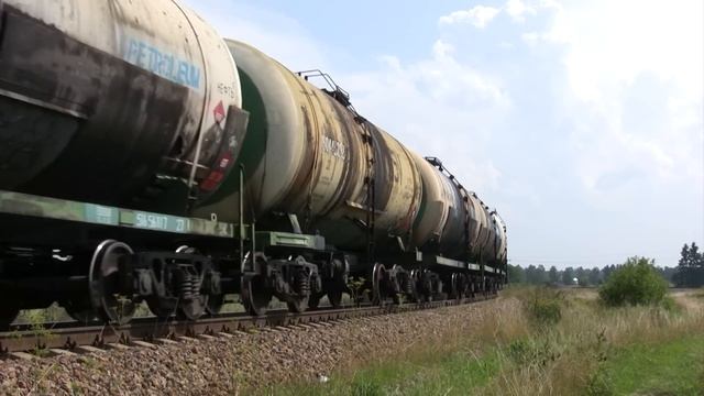 Тепловоз ТЭМ2-1664 близ ст. Вайвара / TEM2-1664 near Vaivara station смотреть онлайн