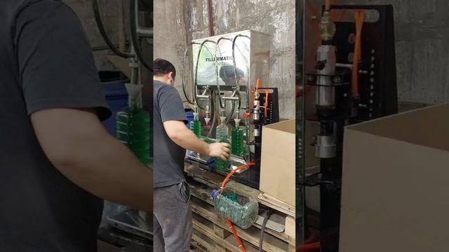 Розлив хлореллы на аппарате розлива Fillermatic Gravity смотреть онлайн