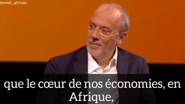 Échange électrique entre Thione Niang et le DG de Orange à Paris смотреть онлайн