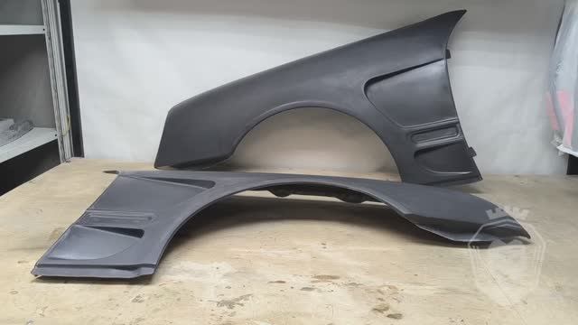 Пластиковые крылья Mercedes W208  стиль Lorinser