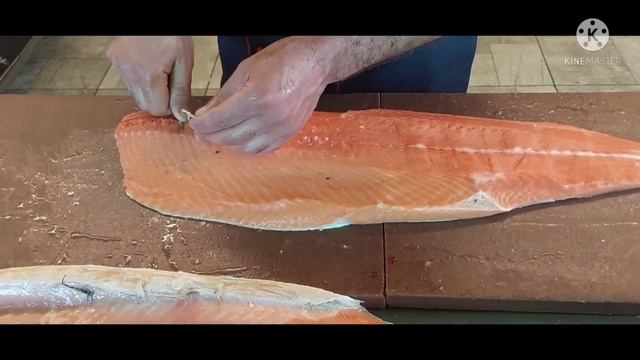 Qızıl balıgin temizlenmesi. Сёмга. как разделать . смотреть онлайн