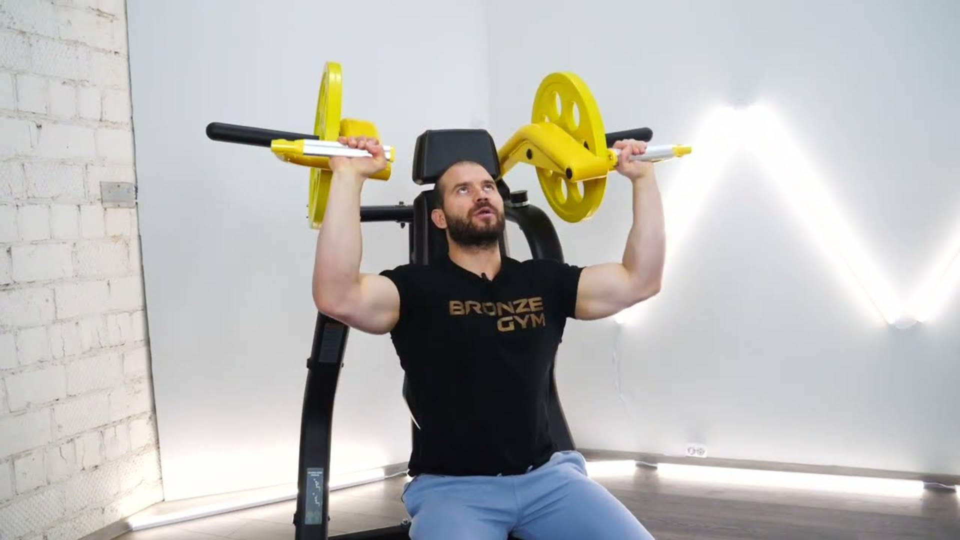 Жим от плеч PL-1704 и Рама для приседов BR-1015 от BRONZE GYM смотреть онлайн