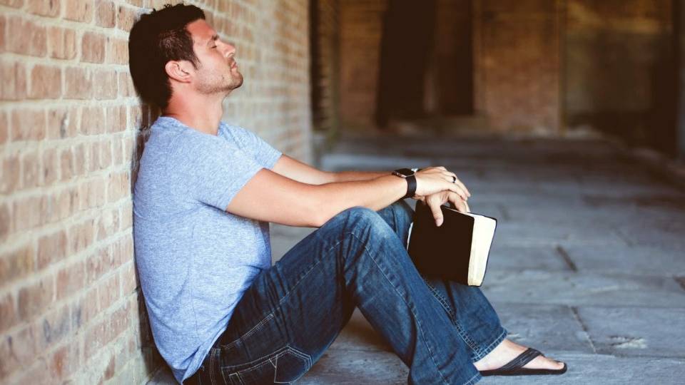 Квартира завещана родственнику, а получает ее сосед — и судиться бесполезно: почему так происходит смотреть онлайн