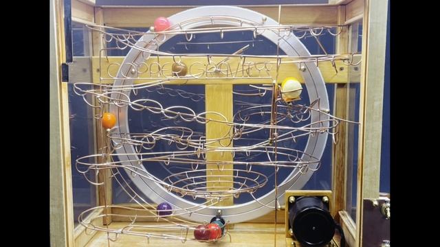 Rolling Ball Sculpture inside a glass cabinet - Story 83 смотреть онлайн