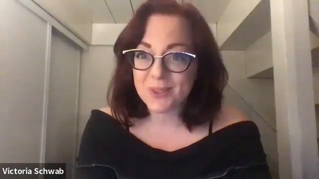 Bookstore Day chat with V.E. Schwab & Sean Doolittle смотреть онлайн