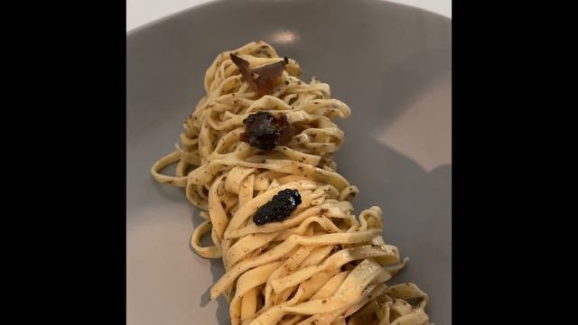 HOW TO MAKE EGG PASTA WITH TRUFFLE PASTE AND BLACK TRUFFLE CARPACCIO!!! смотреть онлайн