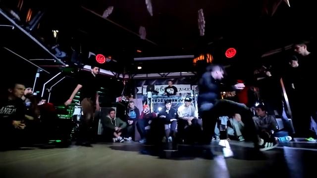 B boy Mamuka aka (Big Mamba) vs Мишаня 1х1 PRO 1/16 БИТВА СМЕЛЫХ vol 3 смотреть онлайн
