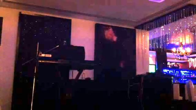 John Cole singing in SOHO Square's Crystal Lounge - Sharm el-Sheikh, Egypt смотреть онлайн