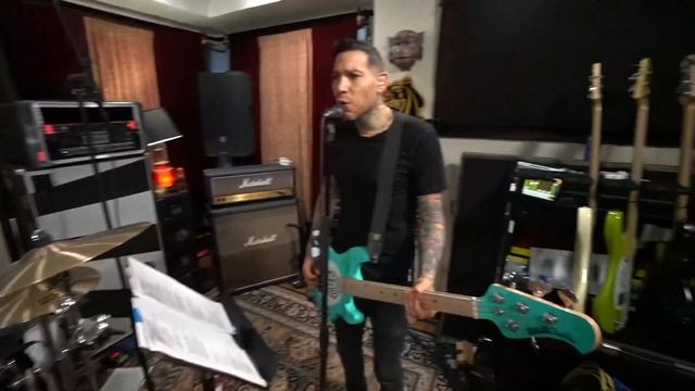 Recording Drums and Scratch Bass tracks for “Can’t Keep Waiting” MxPx смотреть онлайн