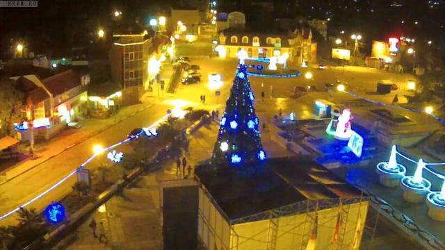 Вебкамера "Площадь Советская". Запись 06.01.2018 20:00:03 смотреть онлайн