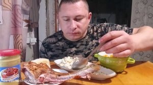 мукбанг/обжор/оливье,копчёные рёбрышки,макароны по флотски/