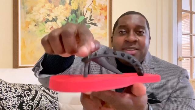 Christian Louboutin, Loubi Flip смотреть онлайн