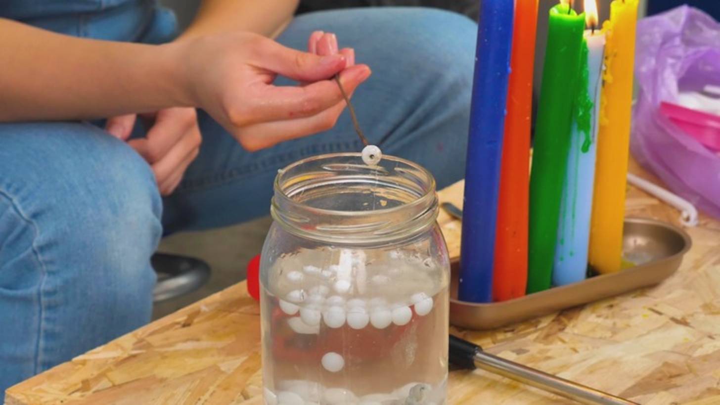 Она создала стильную сумку из переработанного пластика смотреть онлайн