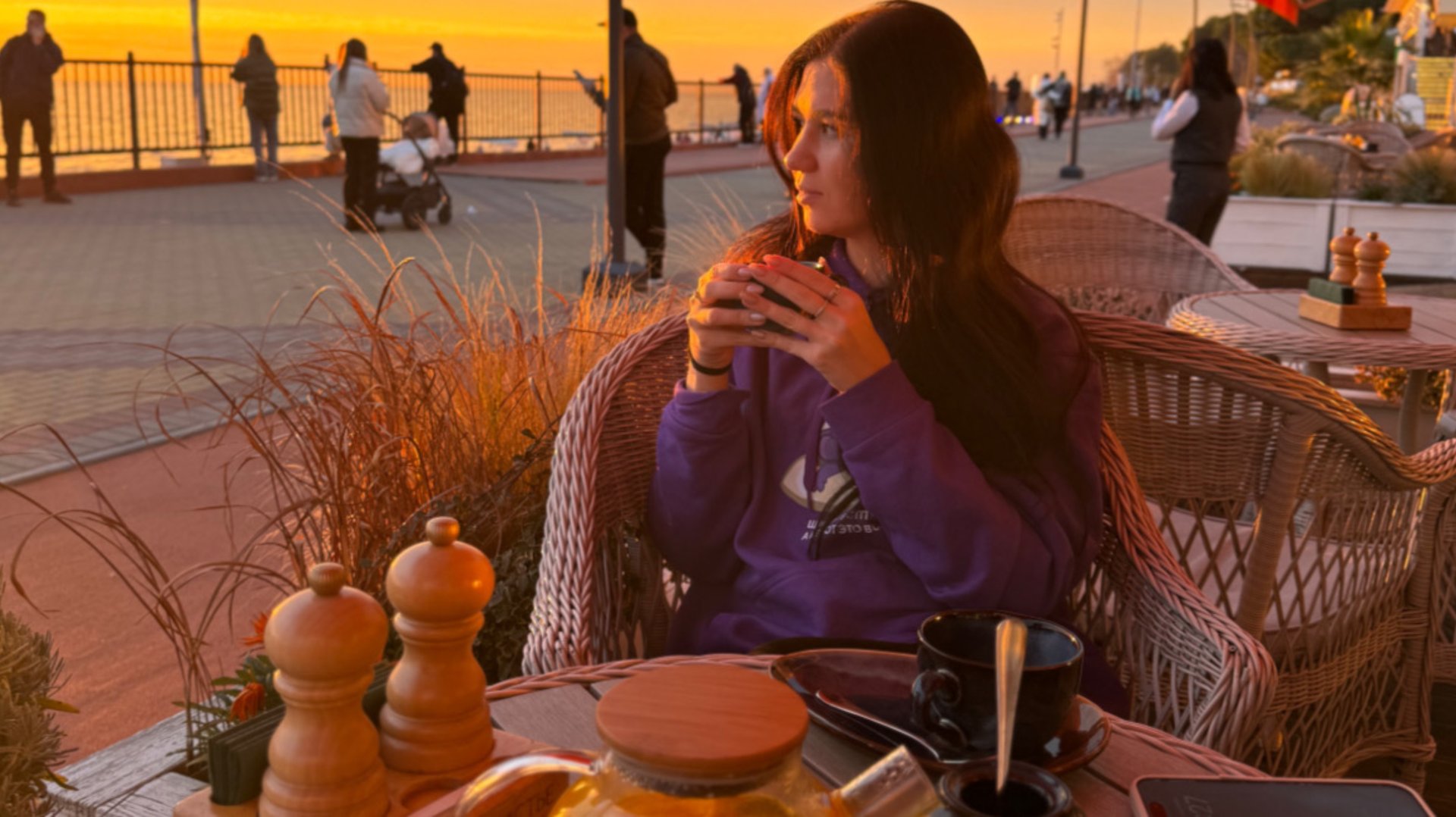 Сочи Парк Отель 2024 🐬 Отдыхаем на берегу
Чёрного моря в ресторане, пьём облепиховый чай смотреть онлайн