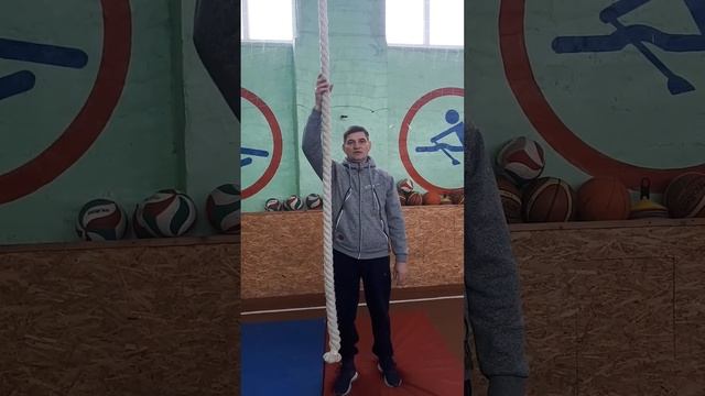 Урок фізичної культури. Лазіння по канату. смотреть онлайн