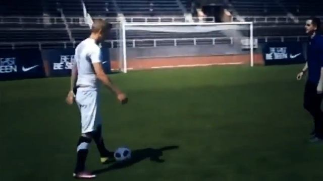 Классный футбольный финт смотреть онлайн